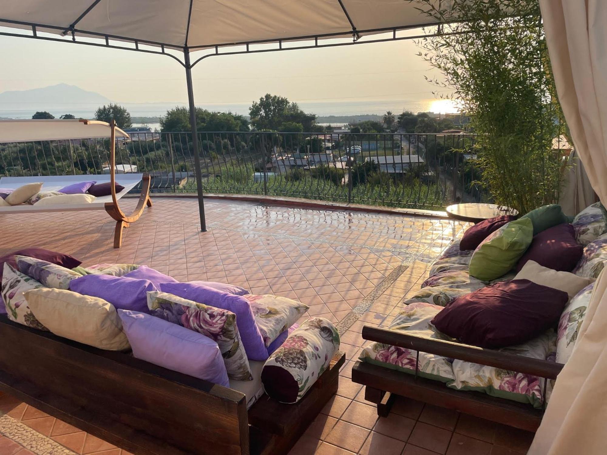 Domus Parva - Villa Con Bio-Piscina, Spa Privata E Appartamenti Panoramici 바콜리 외부 사진